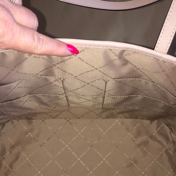 💥💥SOLD💥💥 Michael Kors Jet Set Travel Tote - Picture 4 of 7